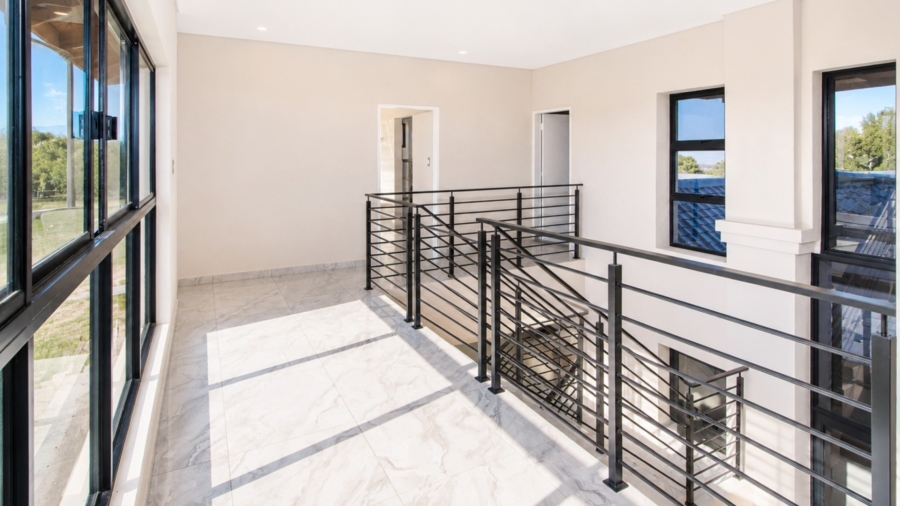 5 Bedroom Property for Sale in Meerhof North West